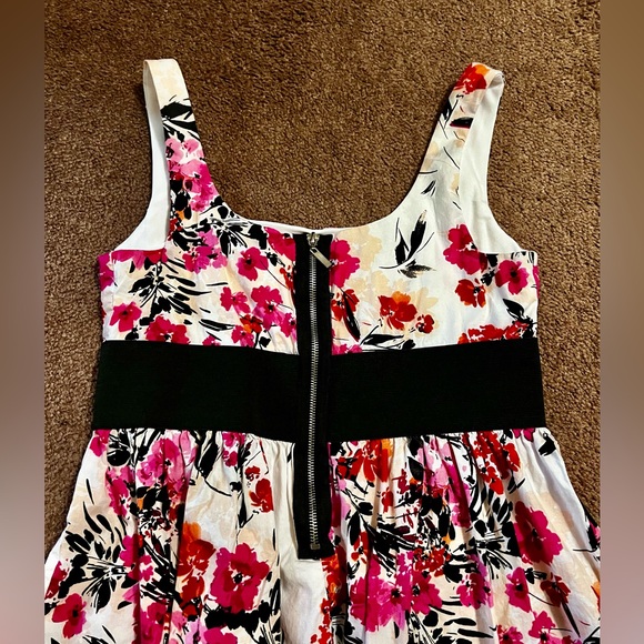 B. Smart A-Line Floral Dress - Picture 4 of 5